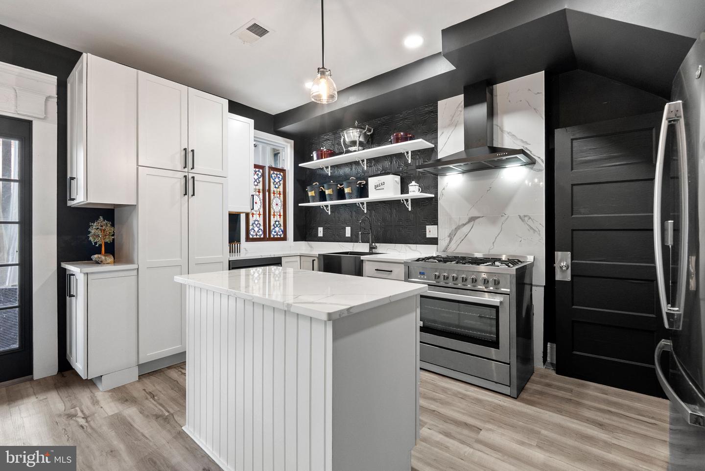 939 15TH ST SE, WASHINGTON, District Of Columbia 20003, 3 Bedrooms Bedrooms, ,1 BathroomBathrooms,Residential,For sale,939 15TH ST SE,DCDC2223252 MLS # DCDC2223252