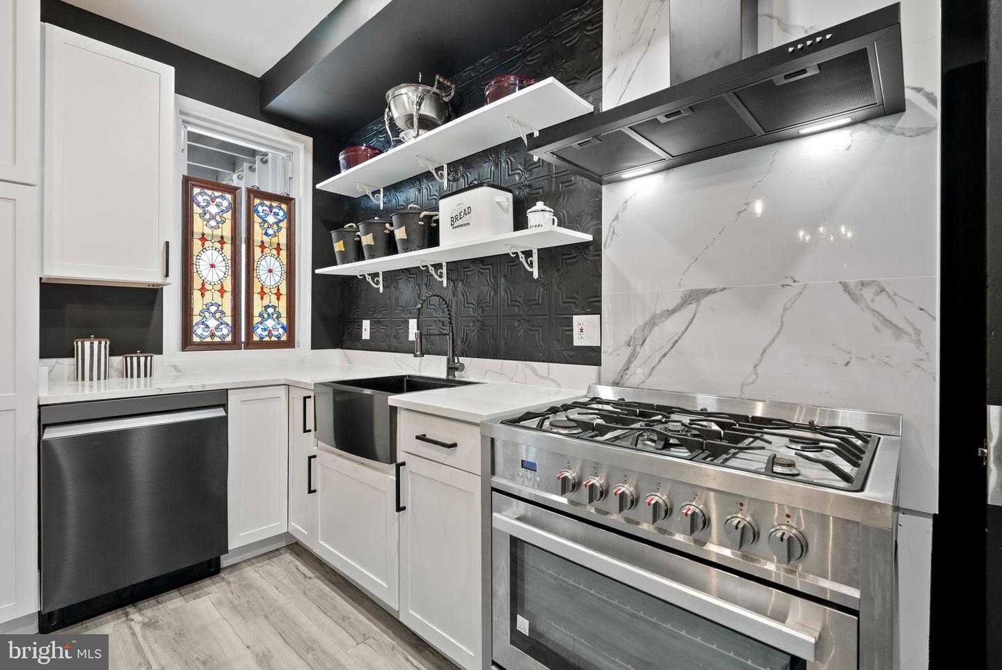 939 15TH ST SE, WASHINGTON, District Of Columbia 20003, 3 Bedrooms Bedrooms, ,1 BathroomBathrooms,Residential,For sale,939 15TH ST SE,DCDC2223252 MLS # DCDC2223252