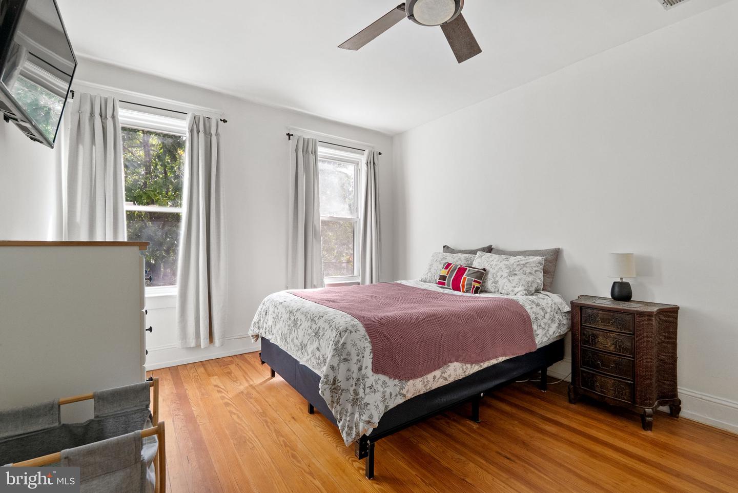 939 15TH ST SE, WASHINGTON, District Of Columbia 20003, 3 Bedrooms Bedrooms, ,1 BathroomBathrooms,Residential,For sale,939 15TH ST SE,DCDC2223252 MLS # DCDC2223252