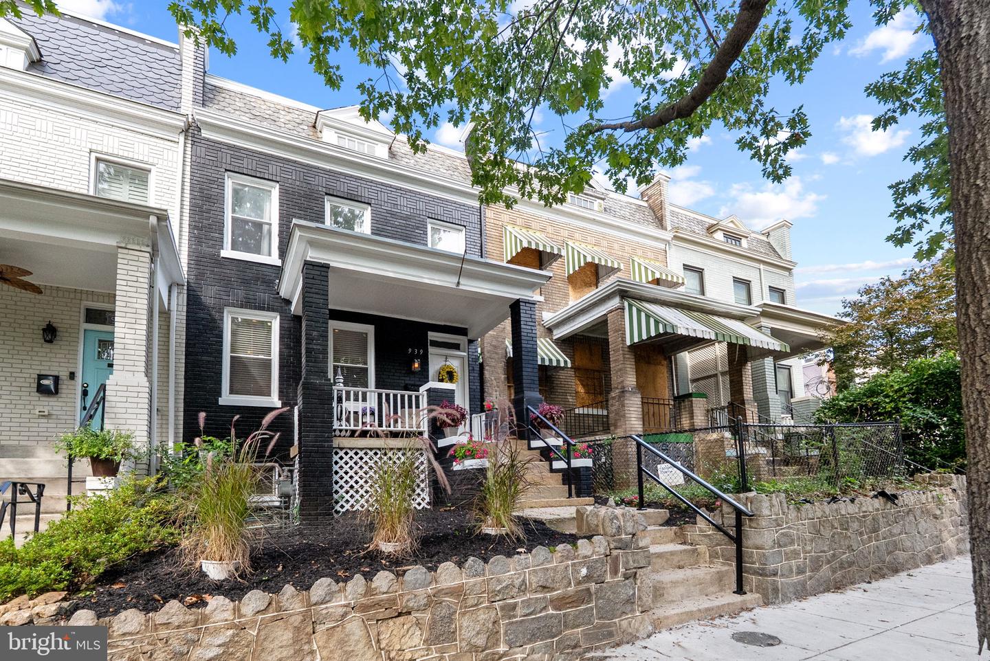 939 15TH ST SE, WASHINGTON, District Of Columbia 20003, 3 Bedrooms Bedrooms, ,1 BathroomBathrooms,Residential,For sale,939 15TH ST SE,DCDC2223252 MLS # DCDC2223252