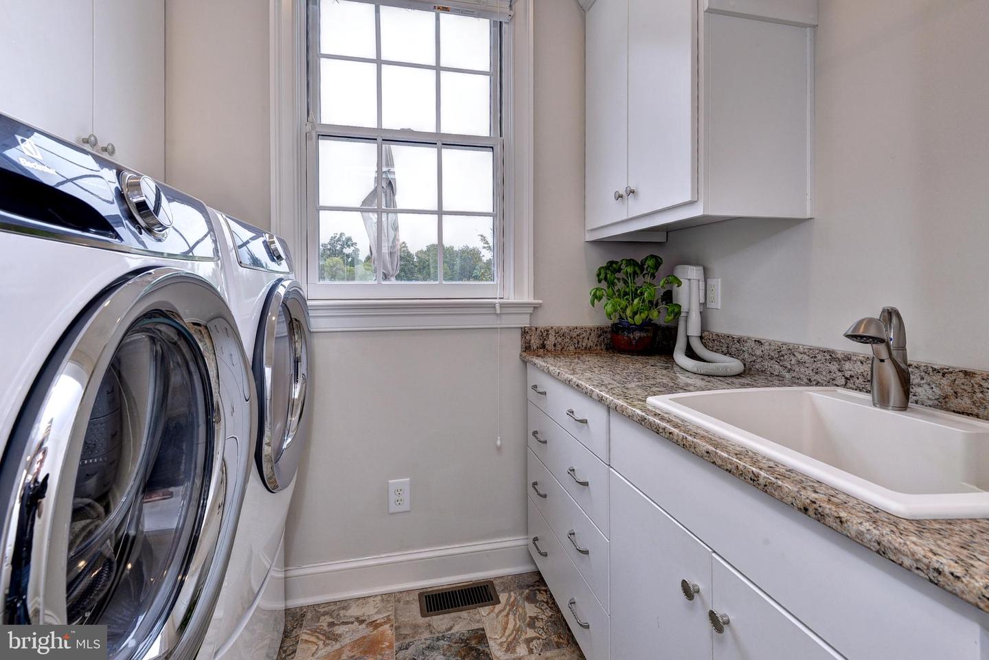 137 WESTBURY, WILLIAMSBURG, Virginia 23188, 4 Bedrooms Bedrooms, ,4 BathroomsBathrooms,Residential,For sale,137 WESTBURY,VAJC2000528 MLS # VAJC2000528