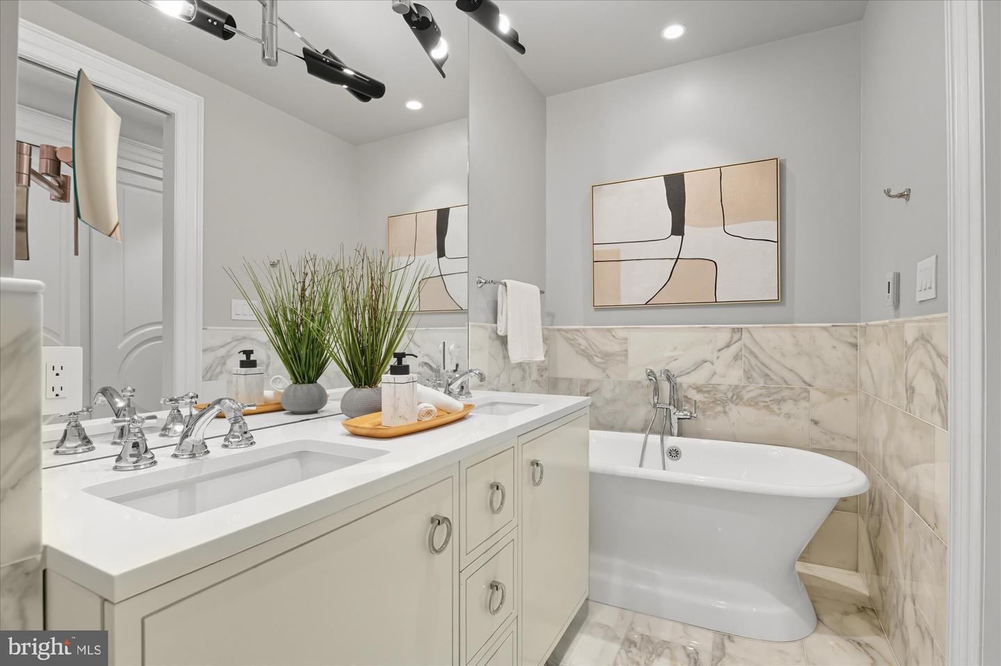 1309 R ST NW #1, WASHINGTON, District Of Columbia 20009, 3 Bedrooms Bedrooms, ,3 BathroomsBathrooms,Residential,For sale,1309 R ST NW #1,DCDC2223286 MLS # DCDC2223286