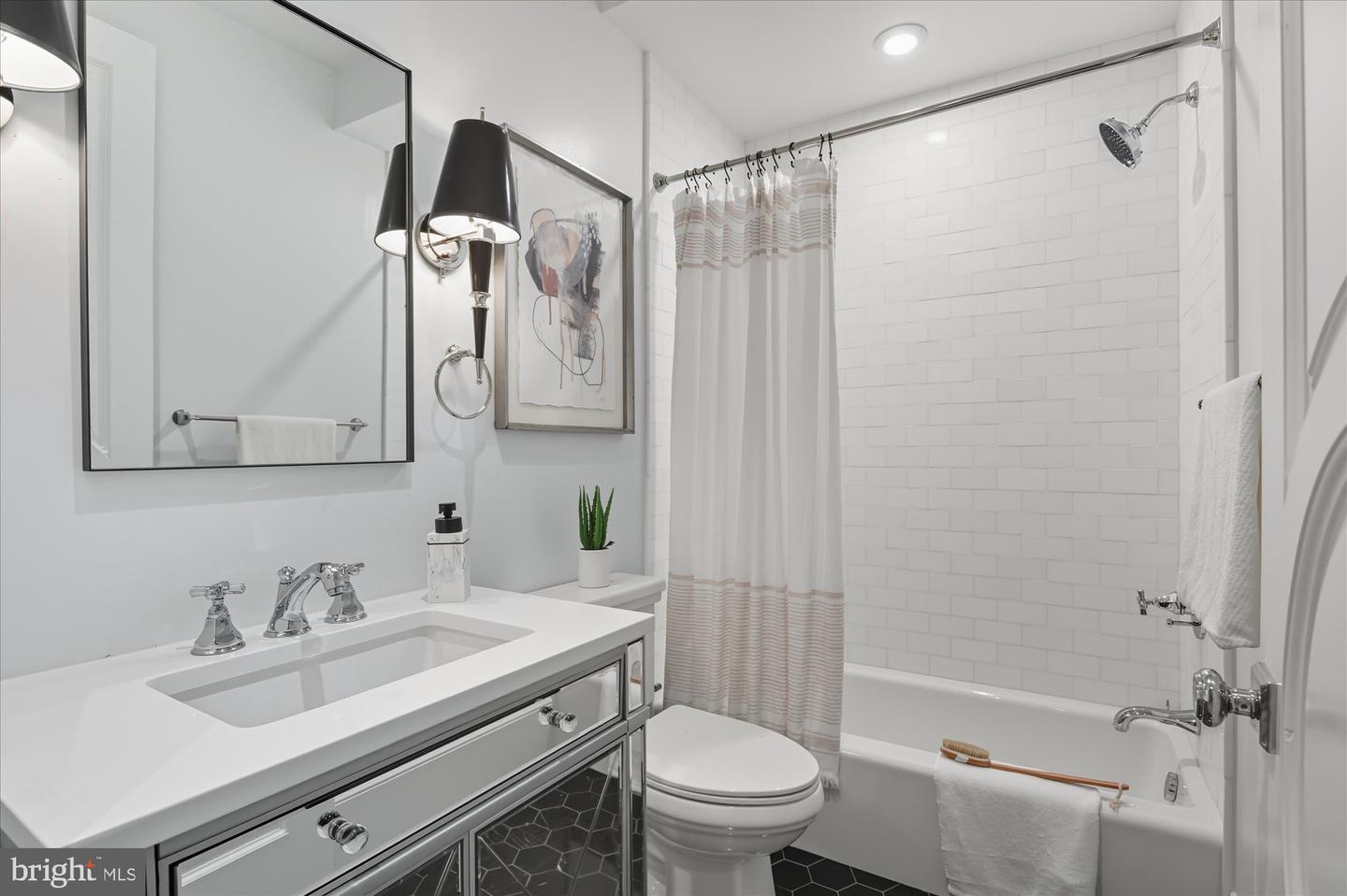 1309 R ST NW #1, WASHINGTON, District Of Columbia 20009, 3 Bedrooms Bedrooms, ,3 BathroomsBathrooms,Residential,For sale,1309 R ST NW #1,DCDC2223286 MLS # DCDC2223286