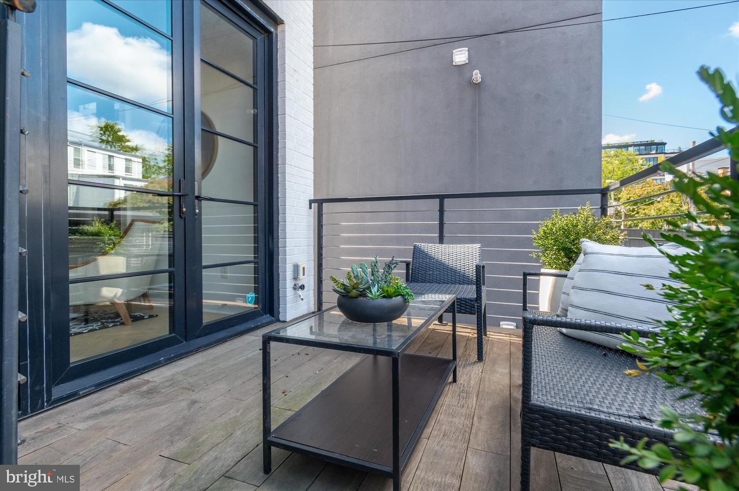 1309 R ST NW #1, WASHINGTON, District Of Columbia 20009, 3 Bedrooms Bedrooms, ,3 BathroomsBathrooms,Residential,For sale,1309 R ST NW #1,DCDC2223286 MLS # DCDC2223286