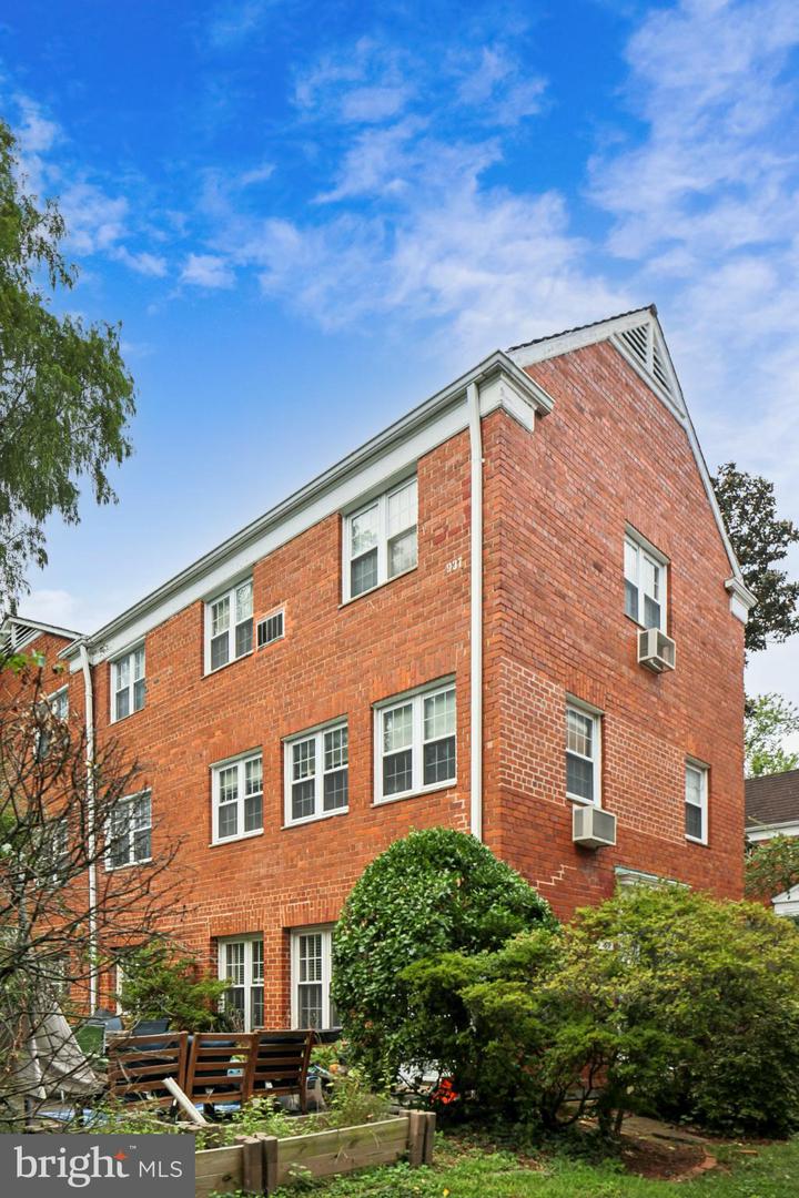 1615 MOUNT EAGLE PL, ALEXANDRIA, Virginia 22302, 2 Bedrooms Bedrooms, 6 Rooms Rooms,1 BathroomBathrooms,Residential,For sale,1615 MOUNT EAGLE PL,VAAX2049974 MLS # VAAX2049974 1615 MOUNT EAGLE PL, ALEXANDRIA, Virginia 22302, 2 Bedrooms Bedrooms, 6 Rooms Rooms,1 BathroomBathrooms,Residential,For sale,1615 MOUNT EAGLE PL,VAAX2049974 MLS # VAAX2049974