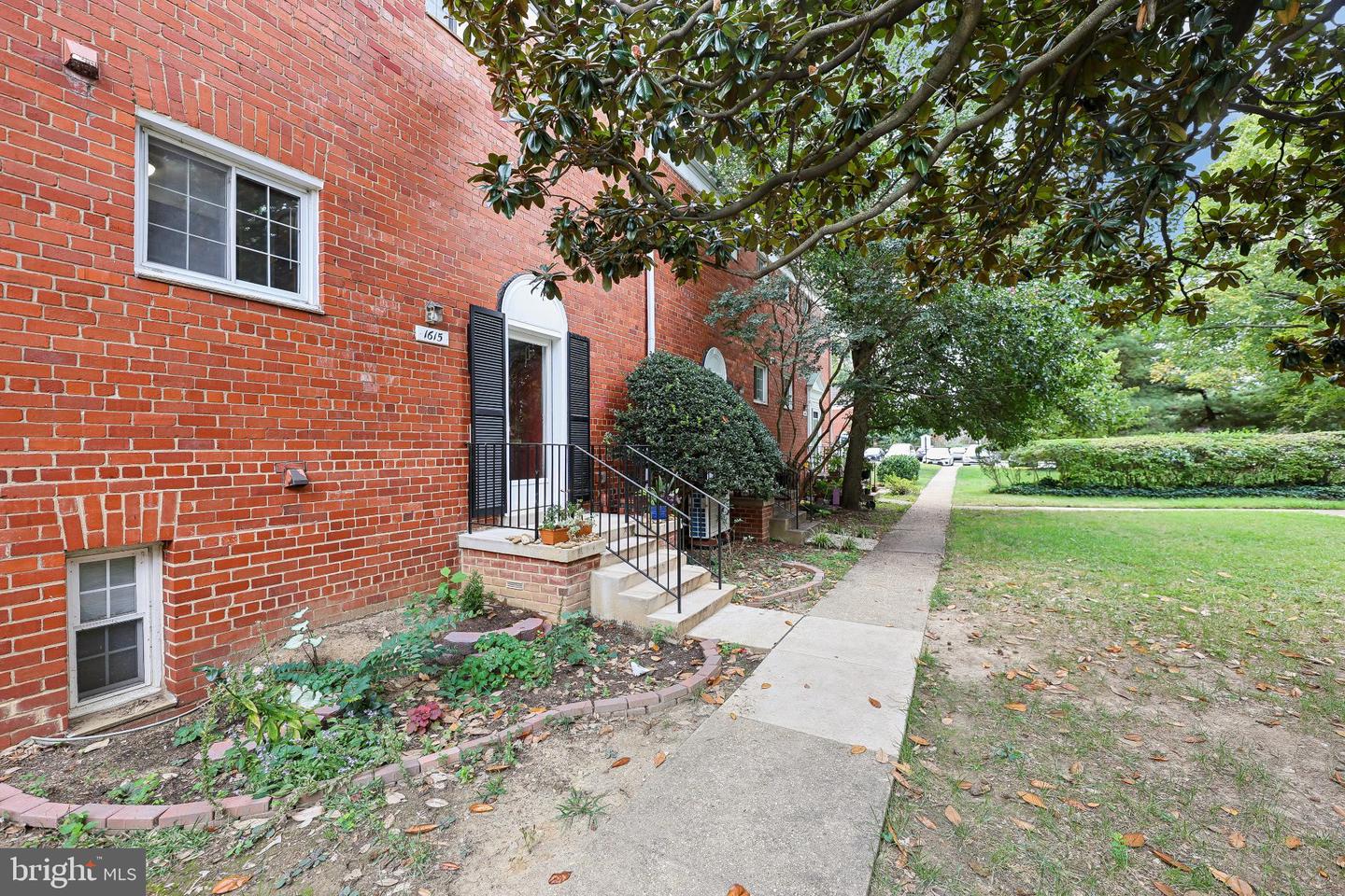 1615 MOUNT EAGLE PL, ALEXANDRIA, Virginia 22302, 2 Bedrooms Bedrooms, 6 Rooms Rooms,1 BathroomBathrooms,Residential,For sale,1615 MOUNT EAGLE PL,VAAX2049974 MLS # VAAX2049974 1615 MOUNT EAGLE PL, ALEXANDRIA, Virginia 22302, 2 Bedrooms Bedrooms, 6 Rooms Rooms,1 BathroomBathrooms,Residential,For sale,1615 MOUNT EAGLE PL,VAAX2049974 MLS # VAAX2049974