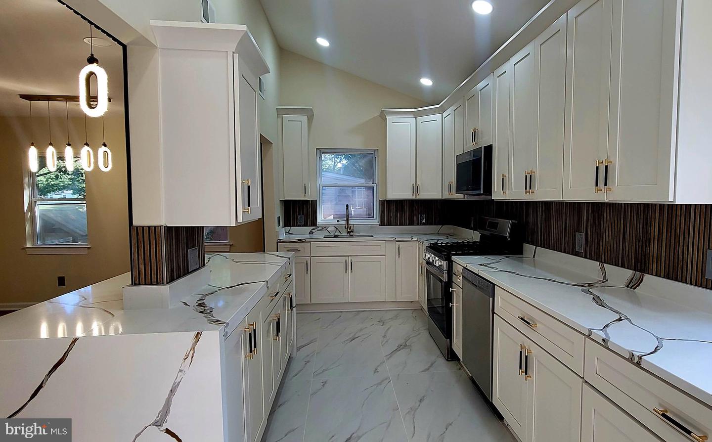 6828 RIDGEWAY DR, SPRINGFIELD, Virginia 22150, 5 Bedrooms Bedrooms, ,3 BathroomsBathrooms,Residential,For sale,6828 RIDGEWAY DR,VAFX2268392 MLS # VAFX2268392