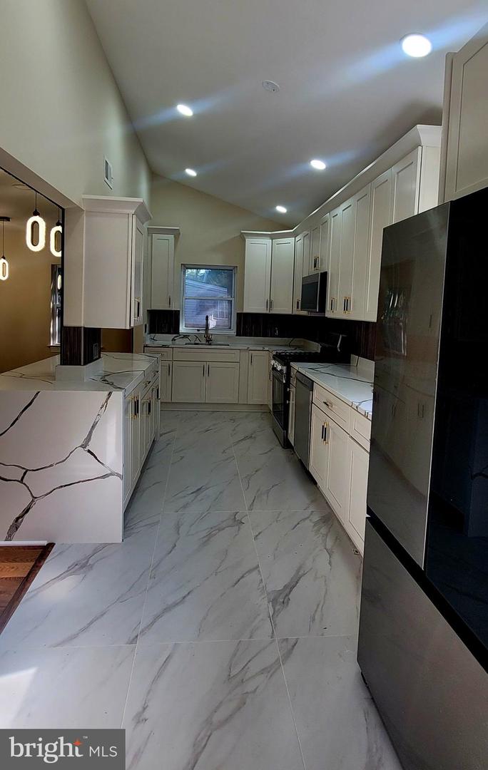 6828 RIDGEWAY DR, SPRINGFIELD, Virginia 22150, 5 Bedrooms Bedrooms, ,3 BathroomsBathrooms,Residential,For sale,6828 RIDGEWAY DR,VAFX2268392 MLS # VAFX2268392