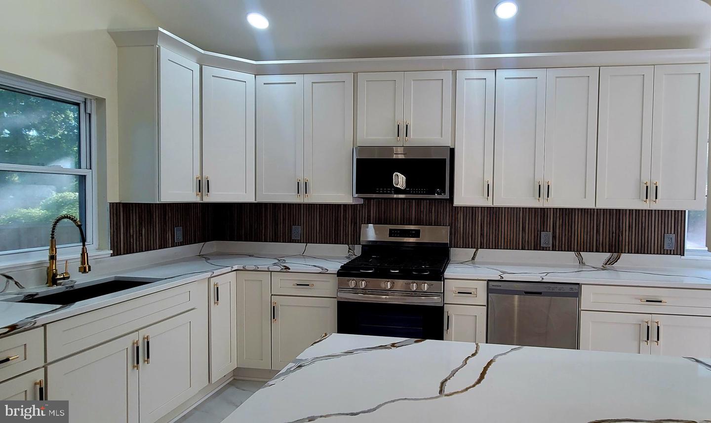 6828 RIDGEWAY DR, SPRINGFIELD, Virginia 22150, 5 Bedrooms Bedrooms, ,3 BathroomsBathrooms,Residential,For sale,6828 RIDGEWAY DR,VAFX2268392 MLS # VAFX2268392