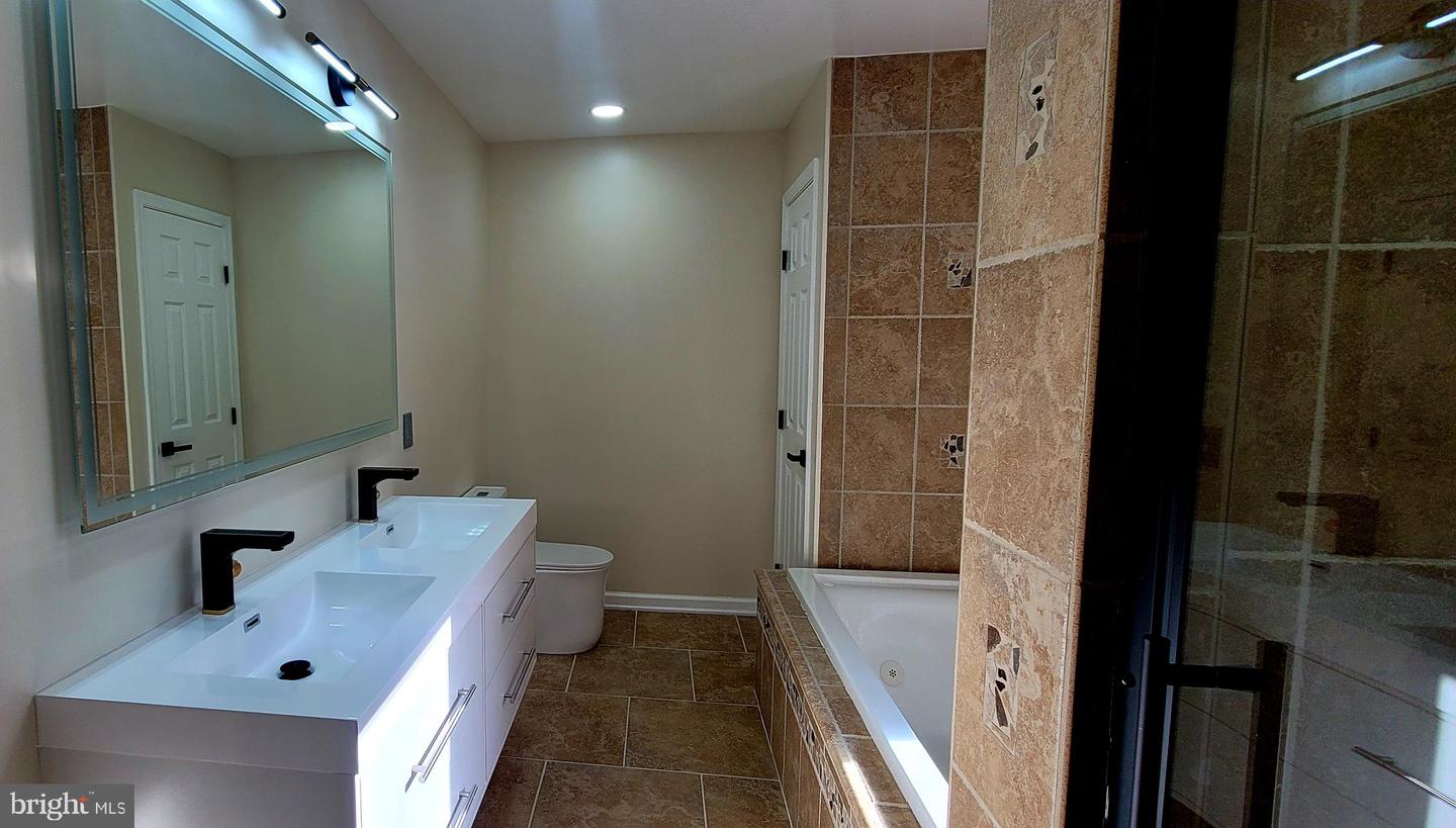 6828 RIDGEWAY DR, SPRINGFIELD, Virginia 22150, 5 Bedrooms Bedrooms, ,3 BathroomsBathrooms,Residential,For sale,6828 RIDGEWAY DR,VAFX2268392 MLS # VAFX2268392