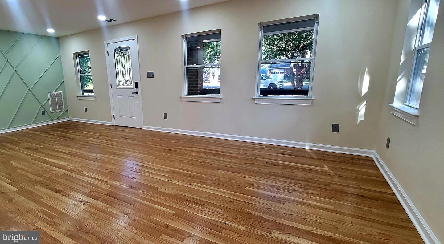6828 RIDGEWAY DR, SPRINGFIELD, Virginia 22150, 5 Bedrooms Bedrooms, ,3 BathroomsBathrooms,Residential,For sale,6828 RIDGEWAY DR,VAFX2268392 MLS # VAFX2268392