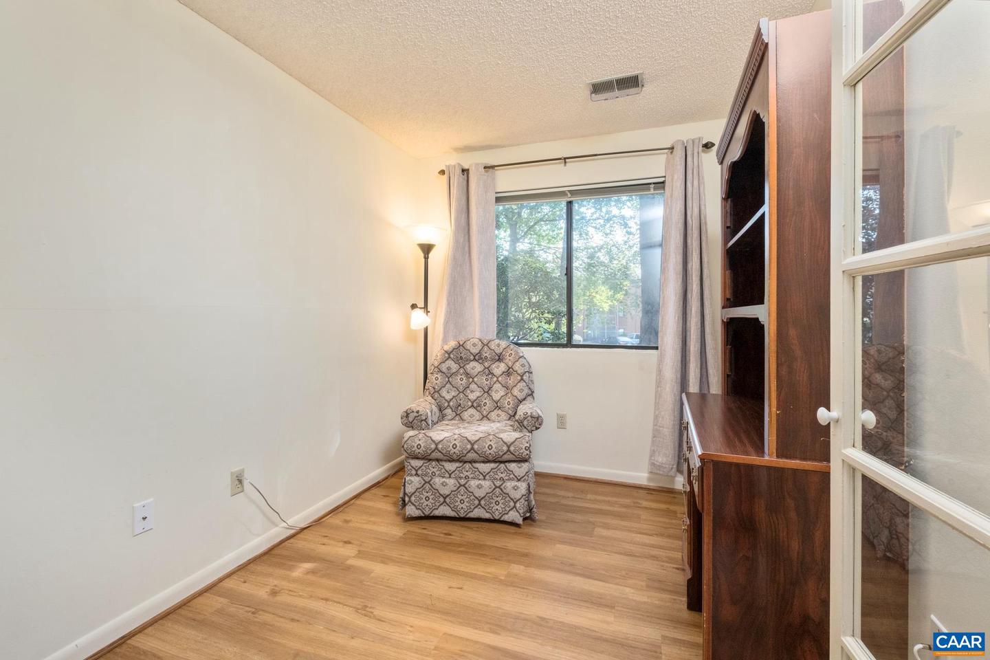 103 TURTLE CREEK RD #3, CHARLOTTESVILLE, Virginia 22901, 2 Bedrooms Bedrooms, ,2 BathroomsBathrooms,Residential,For sale,103 TURTLE CREEK RD #3,669199 MLS # 669199