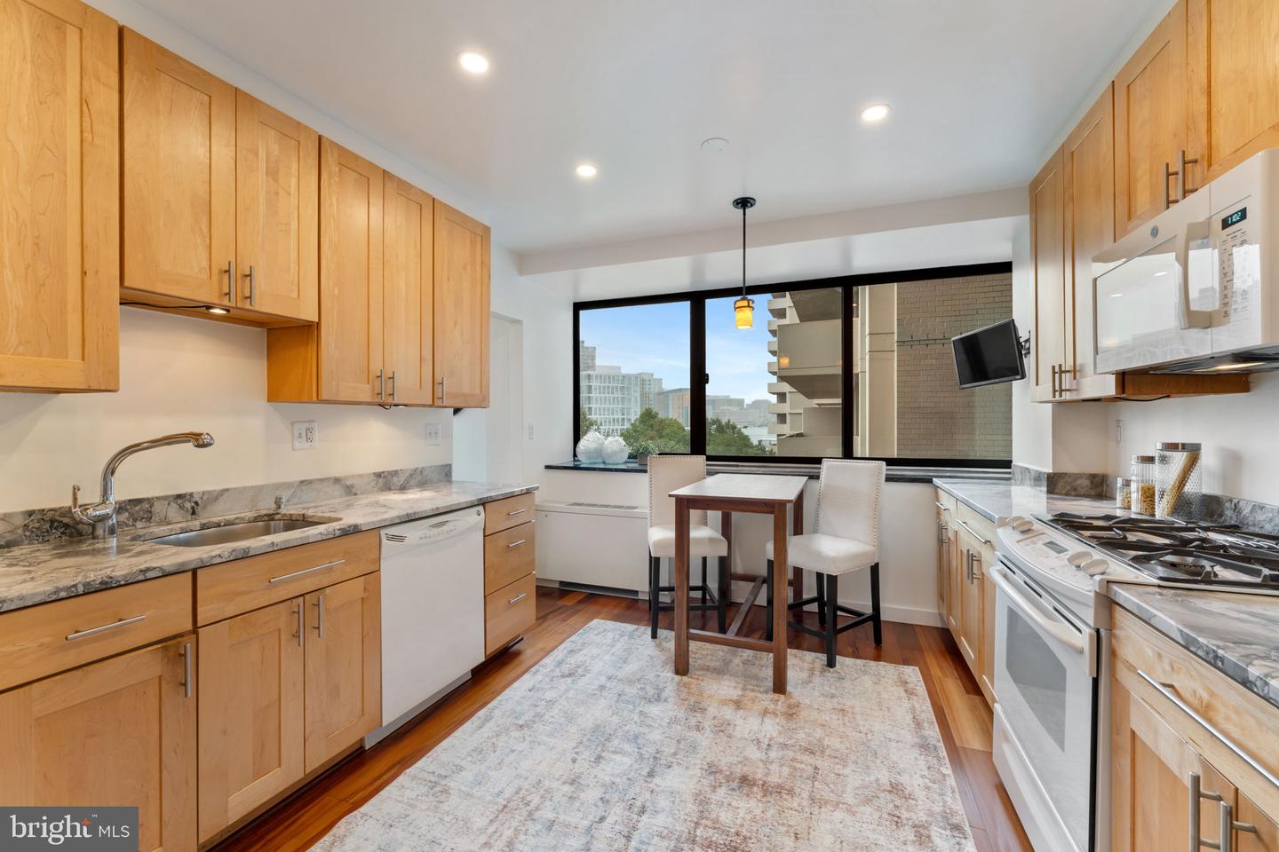 4141 N HENDERSON RD #511, ARLINGTON, Virginia 22203, 2 Bedrooms Bedrooms, ,2 BathroomsBathrooms,Residential,For sale,4141 N HENDERSON RD #511,VAAR2063984 MLS # VAAR2063984