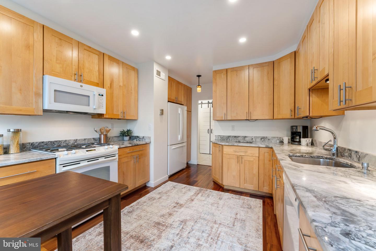 4141 N HENDERSON RD #511, ARLINGTON, Virginia 22203, 2 Bedrooms Bedrooms, ,2 BathroomsBathrooms,Residential,For sale,4141 N HENDERSON RD #511,VAAR2063984 MLS # VAAR2063984