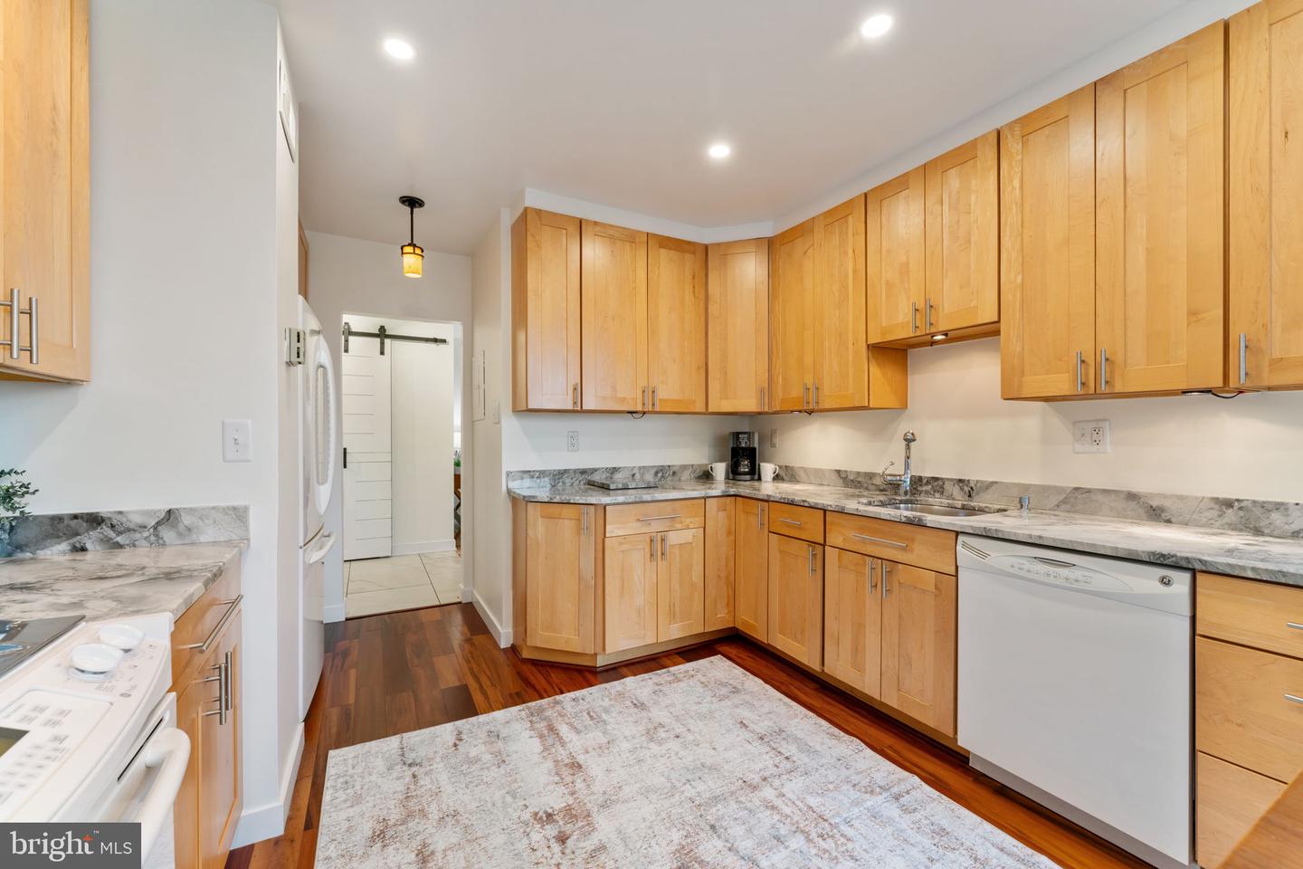 4141 N HENDERSON RD #511, ARLINGTON, Virginia 22203, 2 Bedrooms Bedrooms, ,2 BathroomsBathrooms,Residential,For sale,4141 N HENDERSON RD #511,VAAR2063984 MLS # VAAR2063984