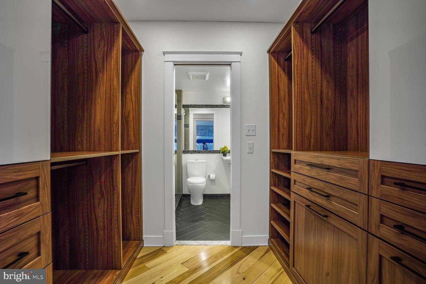 4141 N HENDERSON RD #511, ARLINGTON, Virginia 22203, 2 Bedrooms Bedrooms, ,2 BathroomsBathrooms,Residential,For sale,4141 N HENDERSON RD #511,VAAR2063984 MLS # VAAR2063984