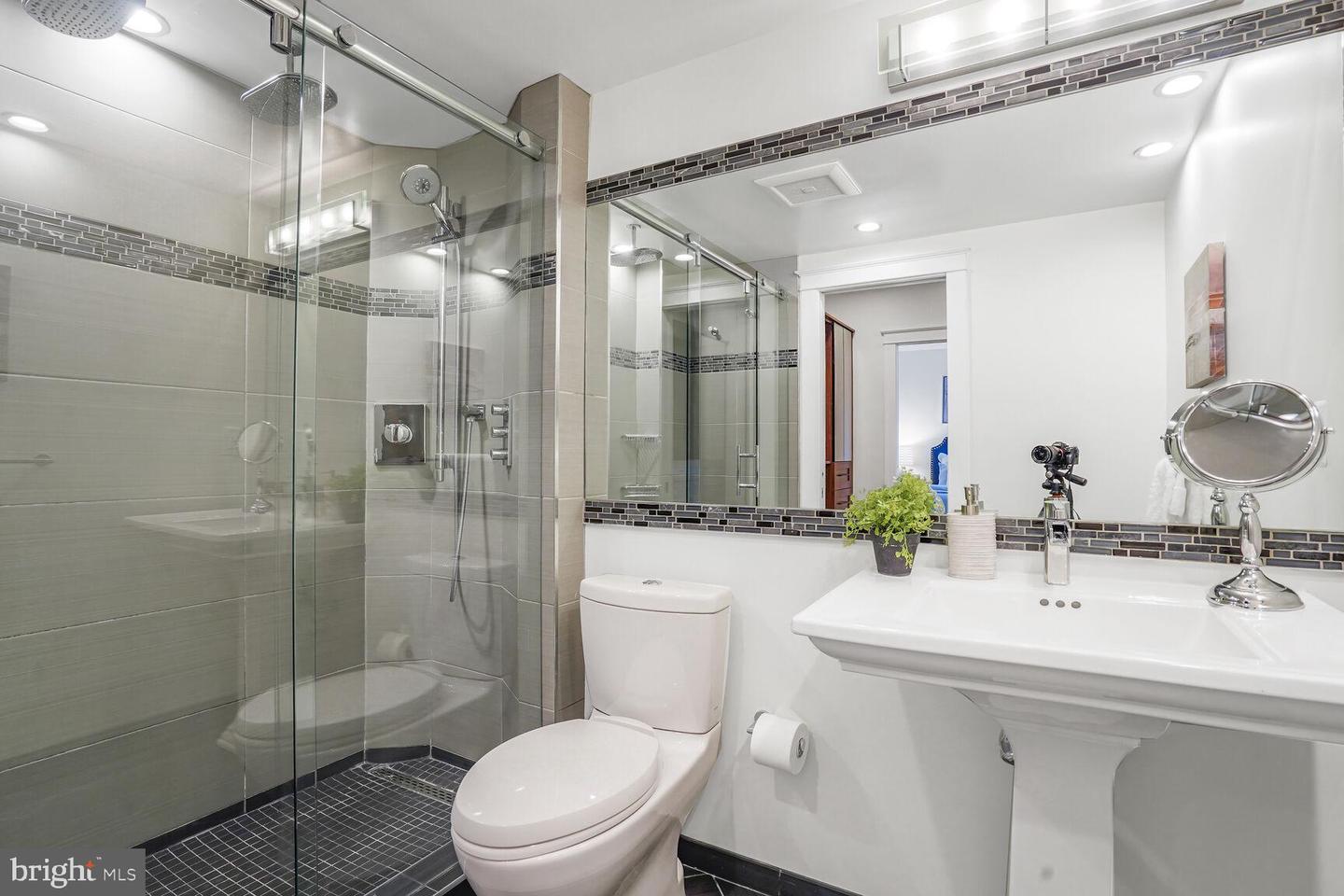 4141 N HENDERSON RD #511, ARLINGTON, Virginia 22203, 2 Bedrooms Bedrooms, ,2 BathroomsBathrooms,Residential,For sale,4141 N HENDERSON RD #511,VAAR2063984 MLS # VAAR2063984