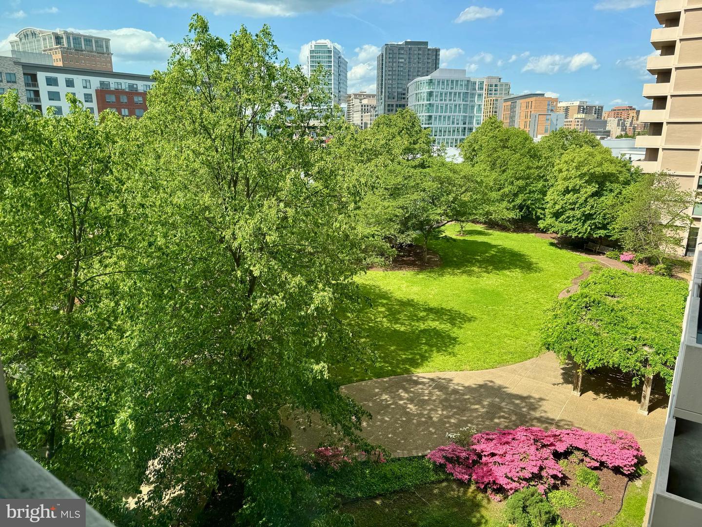 4141 N HENDERSON RD #511, ARLINGTON, Virginia 22203, 2 Bedrooms Bedrooms, ,2 BathroomsBathrooms,Residential,For sale,4141 N HENDERSON RD #511,VAAR2063984 MLS # VAAR2063984