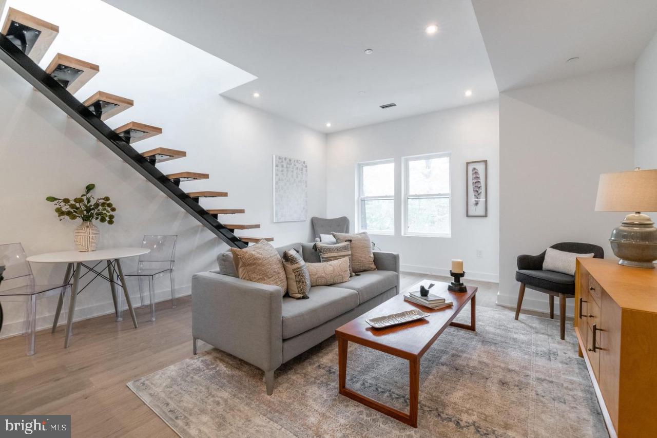 4017 DAVIS PL NW #8, WASHINGTON, District Of Columbia 20007, 2 Bedrooms Bedrooms, ,1 BathroomBathrooms,Residential,For sale,4017 DAVIS PL NW #8,DCDC2223464 MLS # DCDC2223464