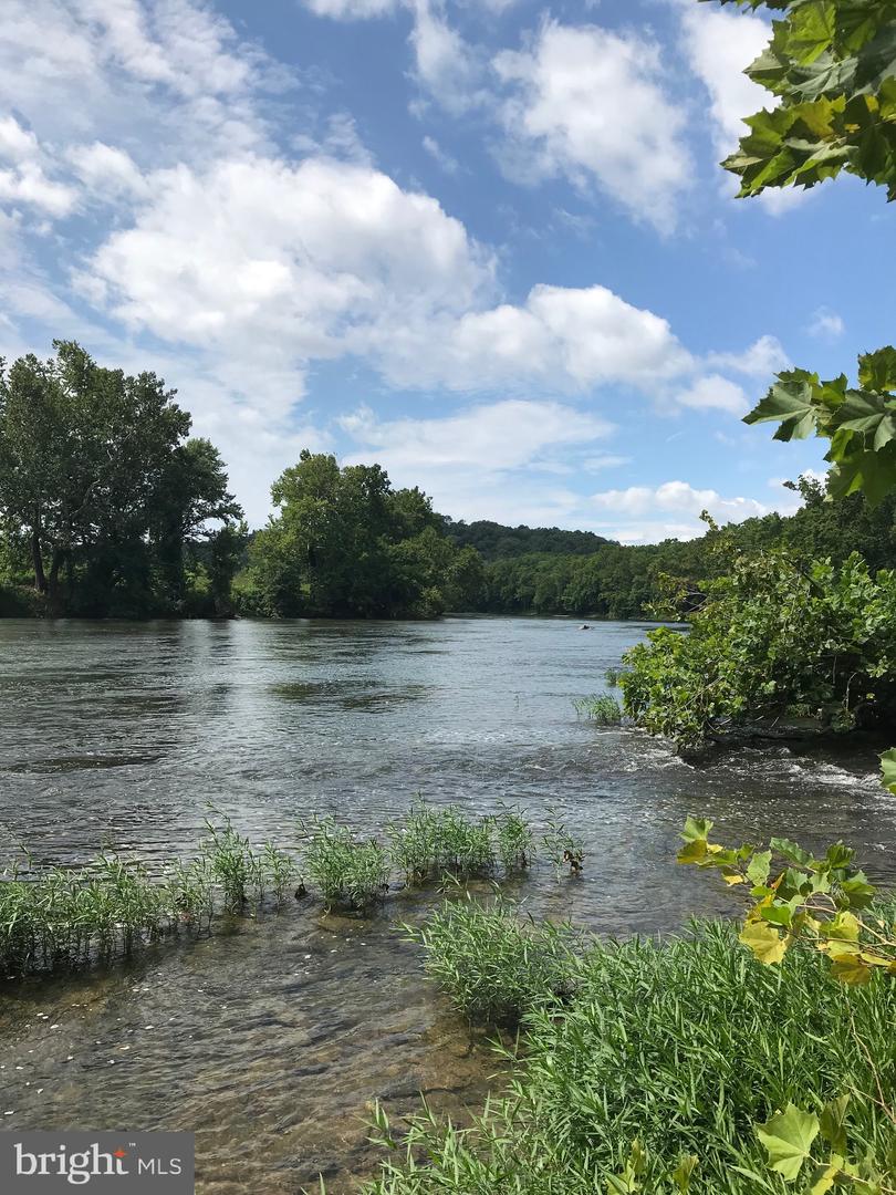 207 RIVERVIEW DR, LURAY, Virginia 22835, 4 Bedrooms Bedrooms, ,2 BathroomsBathrooms,Residential,For sale,207 RIVERVIEW DR,VAPA2005396 MLS # VAPA2005396