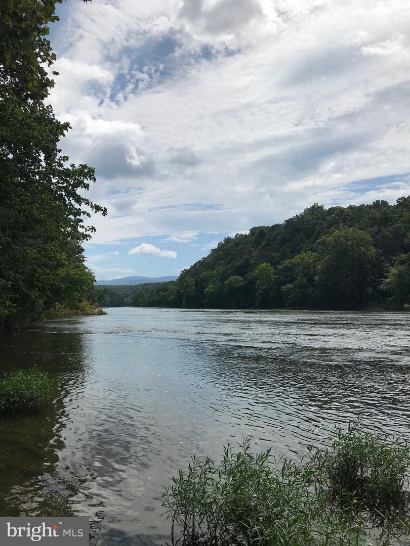 207 RIVERVIEW DR, LURAY, Virginia 22835, 4 Bedrooms Bedrooms, ,2 BathroomsBathrooms,Residential,For sale,207 RIVERVIEW DR,VAPA2005396 MLS # VAPA2005396