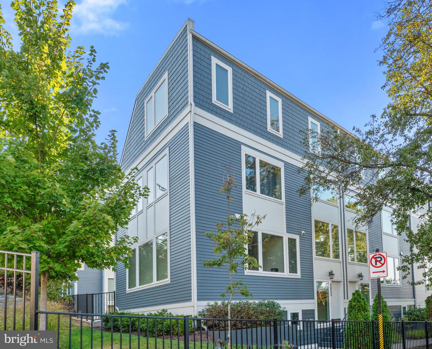 2823 24TH RD S, ARLINGTON, Virginia 22206, 3 Bedrooms Bedrooms, ,2 BathroomsBathrooms,Residential,For sale,2823 24TH RD S,VAAR2064008 MLS # VAAR2064008