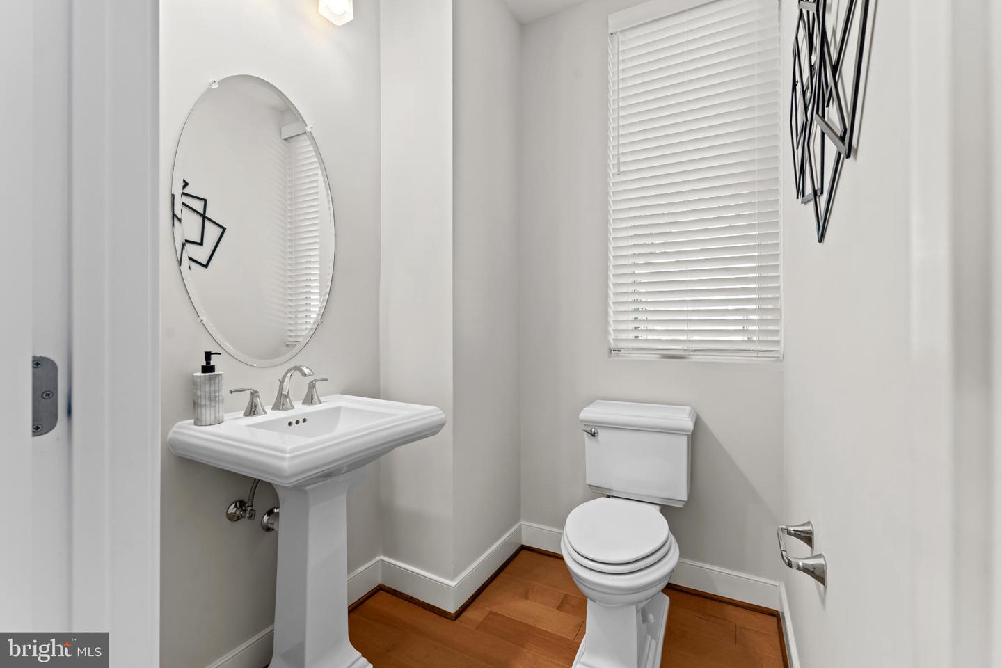 2823 24TH RD S, ARLINGTON, Virginia 22206, 3 Bedrooms Bedrooms, ,2 BathroomsBathrooms,Residential,For sale,2823 24TH RD S,VAAR2064008 MLS # VAAR2064008