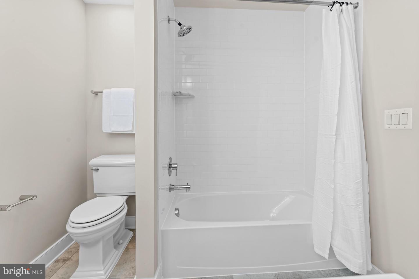 2823 24TH RD S, ARLINGTON, Virginia 22206, 3 Bedrooms Bedrooms, ,2 BathroomsBathrooms,Residential,For sale,2823 24TH RD S,VAAR2064008 MLS # VAAR2064008