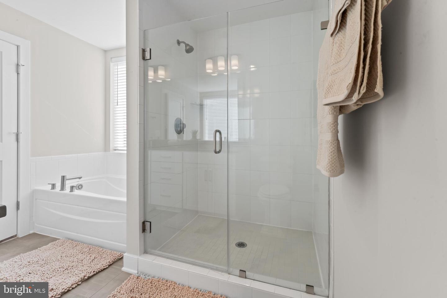 2823 24TH RD S, ARLINGTON, Virginia 22206, 3 Bedrooms Bedrooms, ,2 BathroomsBathrooms,Residential,For sale,2823 24TH RD S,VAAR2064008 MLS # VAAR2064008