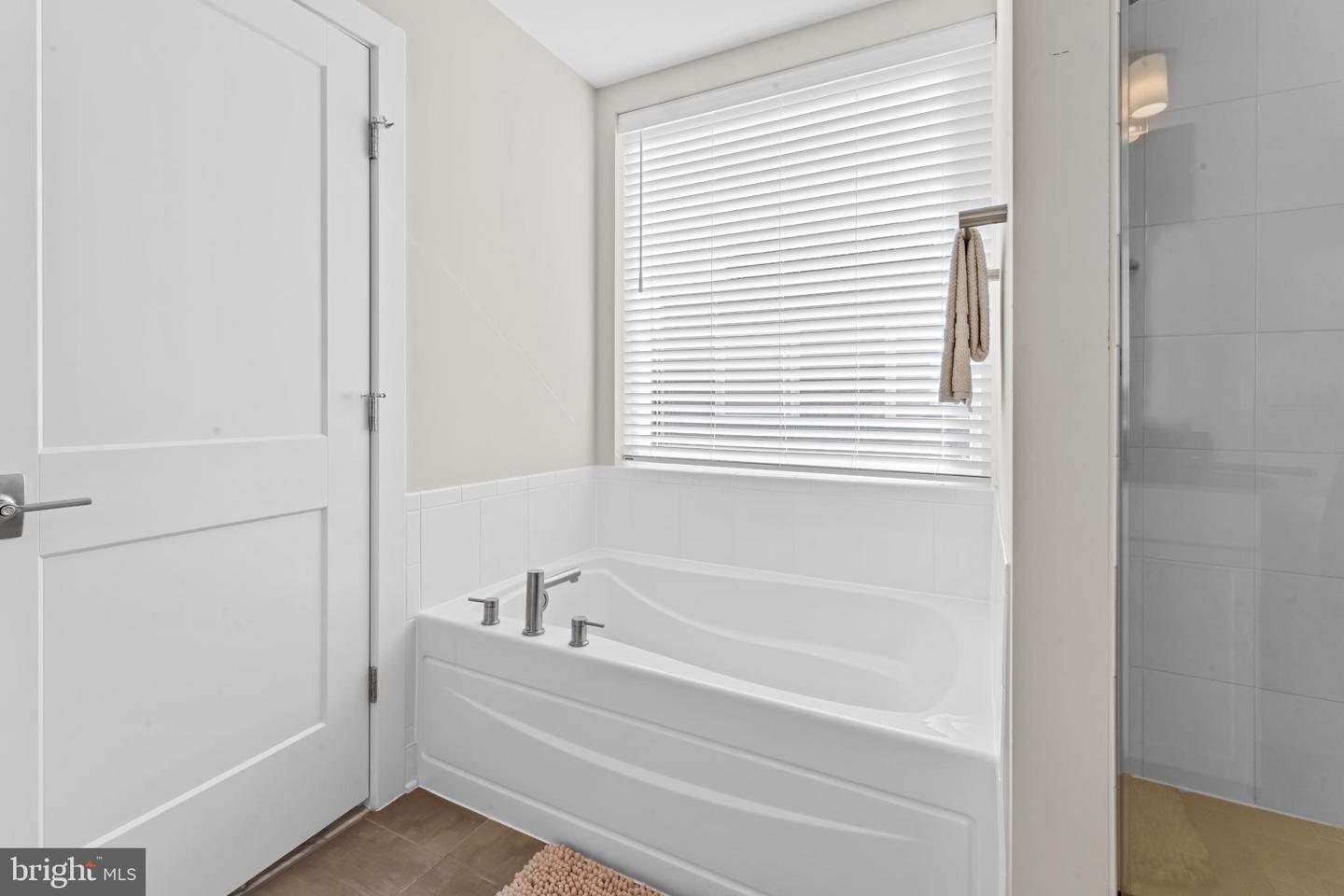 2823 24TH RD S, ARLINGTON, Virginia 22206, 3 Bedrooms Bedrooms, ,2 BathroomsBathrooms,Residential,For sale,2823 24TH RD S,VAAR2064008 MLS # VAAR2064008