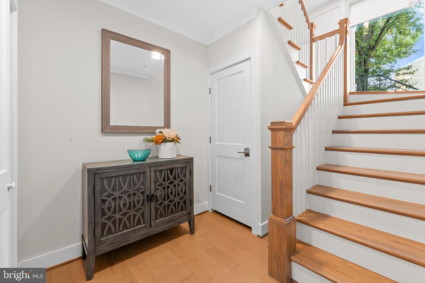 2823 24TH RD S, ARLINGTON, Virginia 22206, 3 Bedrooms Bedrooms, ,2 BathroomsBathrooms,Residential,For sale,2823 24TH RD S,VAAR2064008 MLS # VAAR2064008