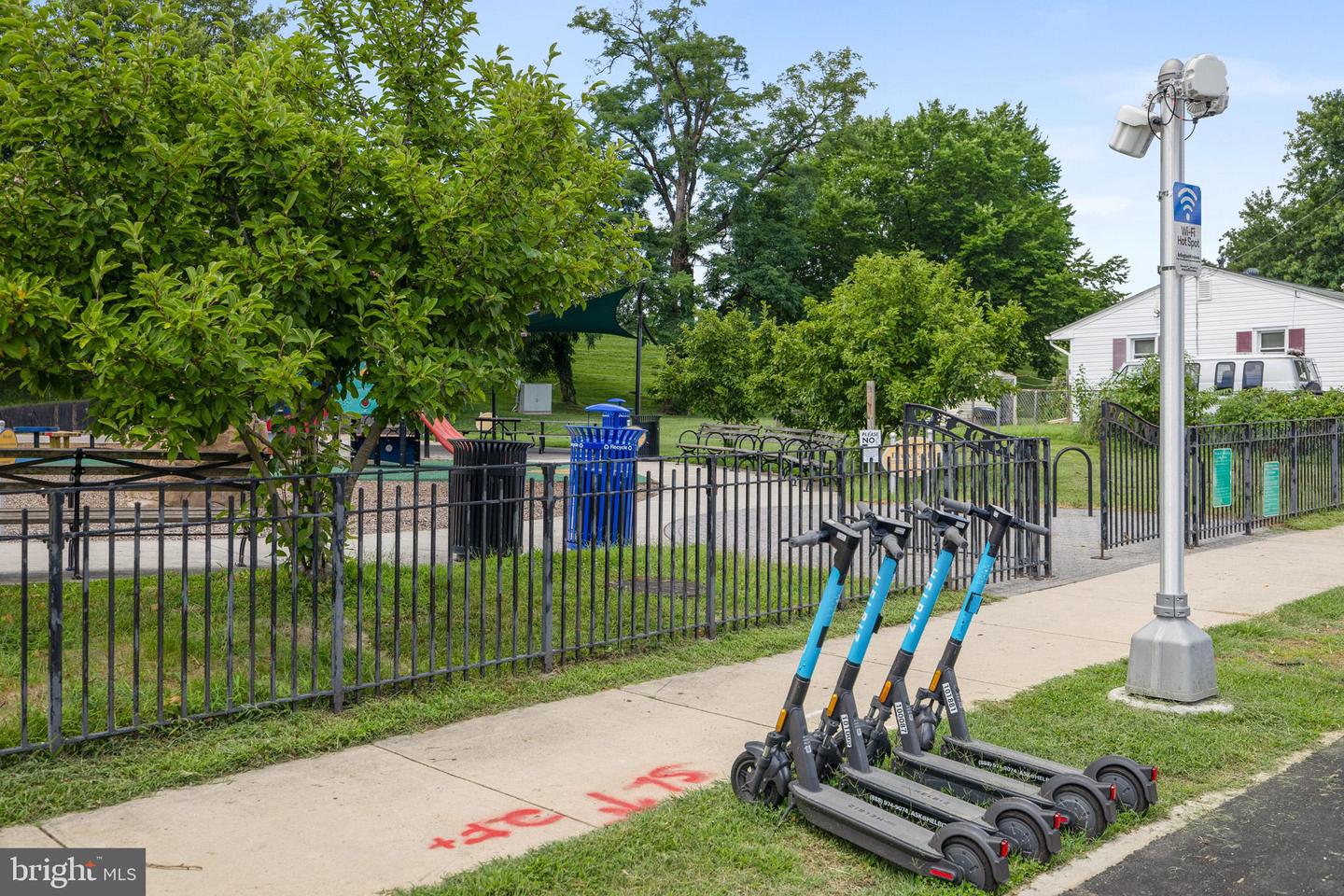 2823 24TH RD S, ARLINGTON, Virginia 22206, 3 Bedrooms Bedrooms, ,2 BathroomsBathrooms,Residential,For sale,2823 24TH RD S,VAAR2064008 MLS # VAAR2064008