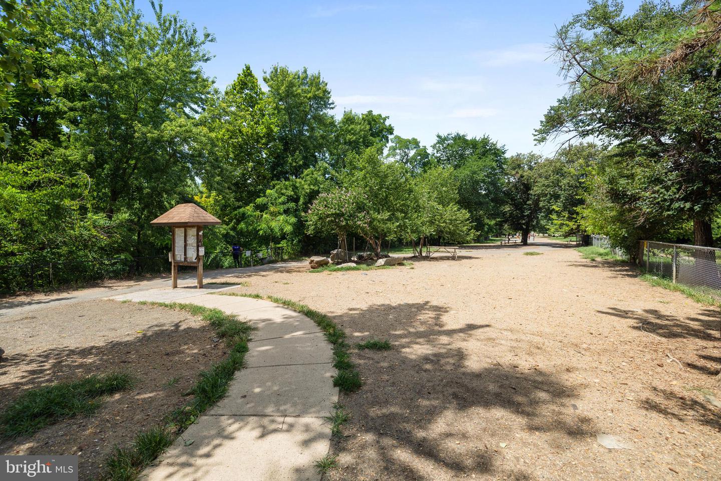 2823 24TH RD S, ARLINGTON, Virginia 22206, 3 Bedrooms Bedrooms, ,2 BathroomsBathrooms,Residential,For sale,2823 24TH RD S,VAAR2064008 MLS # VAAR2064008