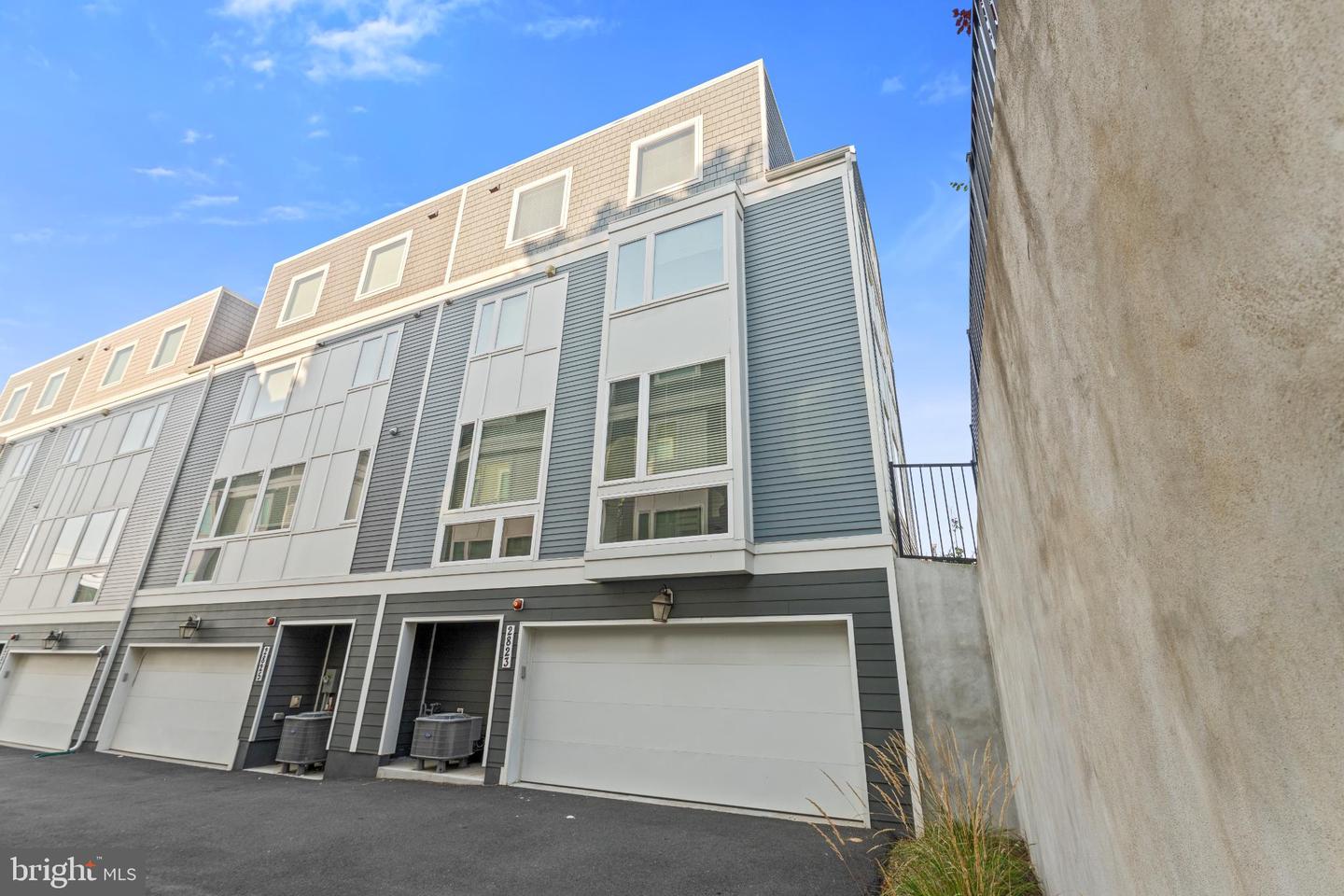 2823 24TH RD S, ARLINGTON, Virginia 22206, 3 Bedrooms Bedrooms, ,2 BathroomsBathrooms,Residential,For sale,2823 24TH RD S,VAAR2064008 MLS # VAAR2064008