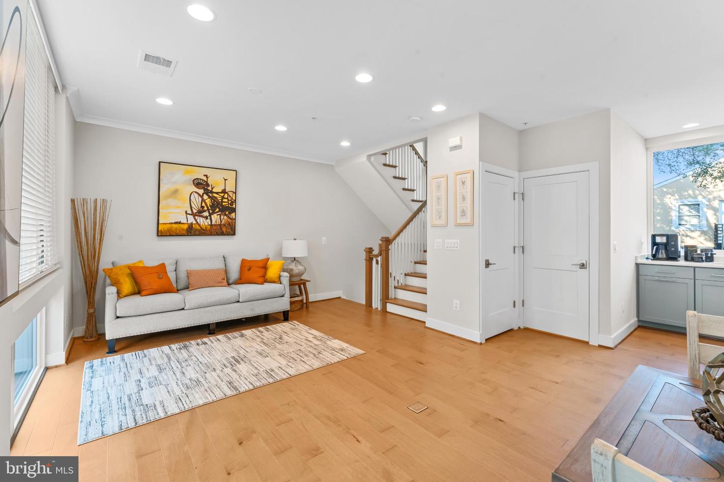 2823 24TH RD S, ARLINGTON, Virginia 22206, 3 Bedrooms Bedrooms, ,2 BathroomsBathrooms,Residential,For sale,2823 24TH RD S,VAAR2064008 MLS # VAAR2064008