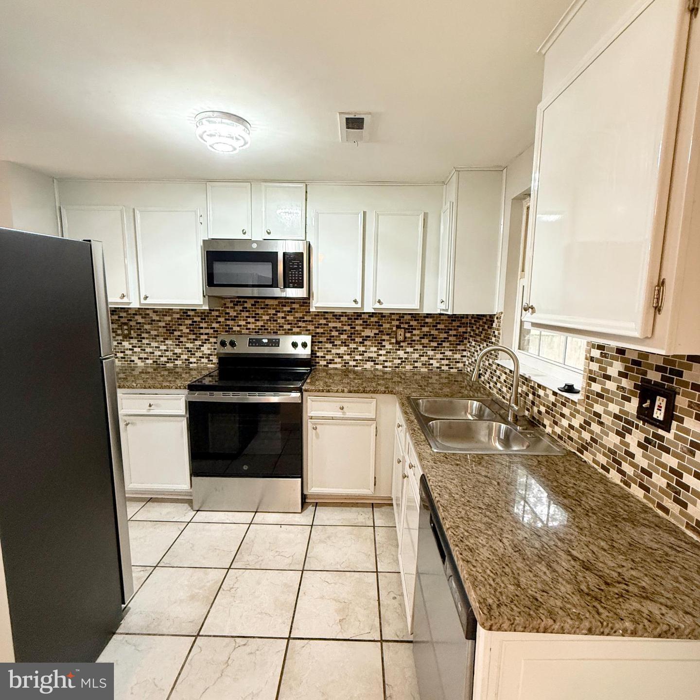5109 BENDING BRANCH DR, RICHMOND, Virginia 23223, 4 Bedrooms Bedrooms, 6 Rooms Rooms,2 BathroomsBathrooms,Residential,For sale,5109 BENDING BRANCH DR,VAHN2001074 MLS # VAHN2001074