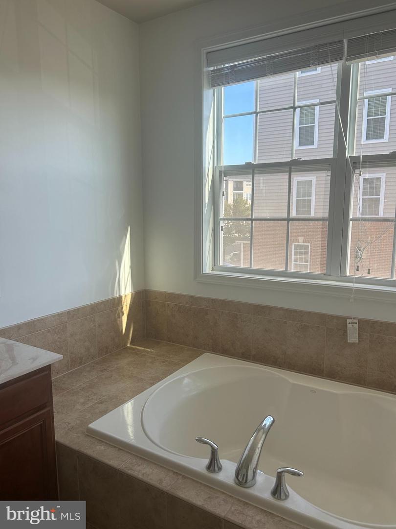 43053 THOROUGHFARE GAP TER, ASHBURN, Virginia 20148, 3 Bedrooms Bedrooms, ,2 BathroomsBathrooms,Residential,For sale,43053 THOROUGHFARE GAP TER,VALO2107316 MLS # VALO2107316