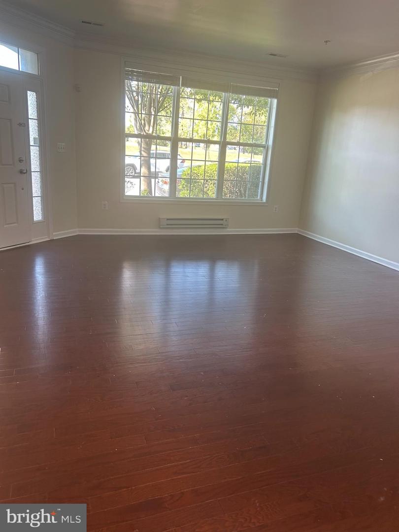 43053 THOROUGHFARE GAP TER, ASHBURN, Virginia 20148, 3 Bedrooms Bedrooms, ,2 BathroomsBathrooms,Residential,For sale,43053 THOROUGHFARE GAP TER,VALO2107316 MLS # VALO2107316