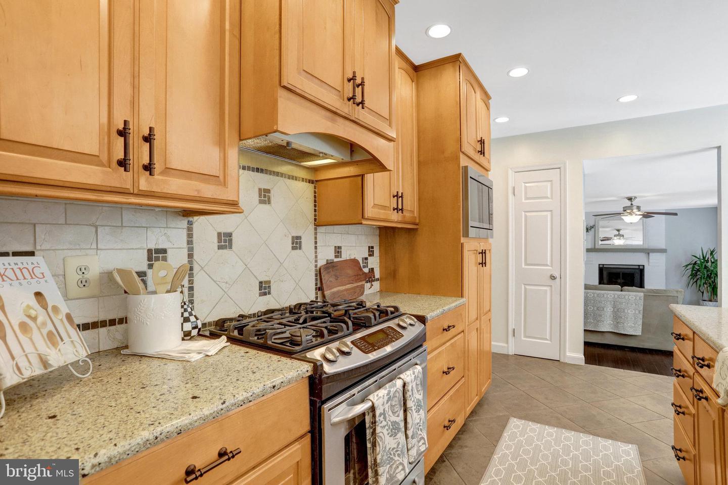 7206 JOSHUA TREE LN, SPRINGFIELD, Virginia 22152, 4 Bedrooms Bedrooms, ,2 BathroomsBathrooms,Residential,For sale,7206 JOSHUA TREE LN,VAFX2262290 MLS # VAFX2262290