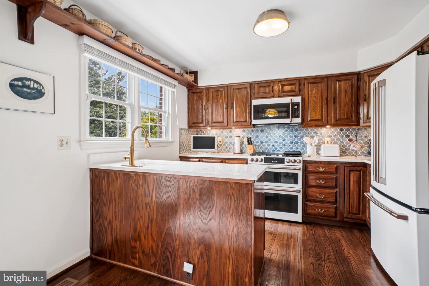 5936 MUNSON CT, FALLS CHURCH, Virginia 22041, 3 Bedrooms Bedrooms, ,3 BathroomsBathrooms,Residential,For sale,5936 MUNSON CT,VAFX2265252 MLS # VAFX2265252