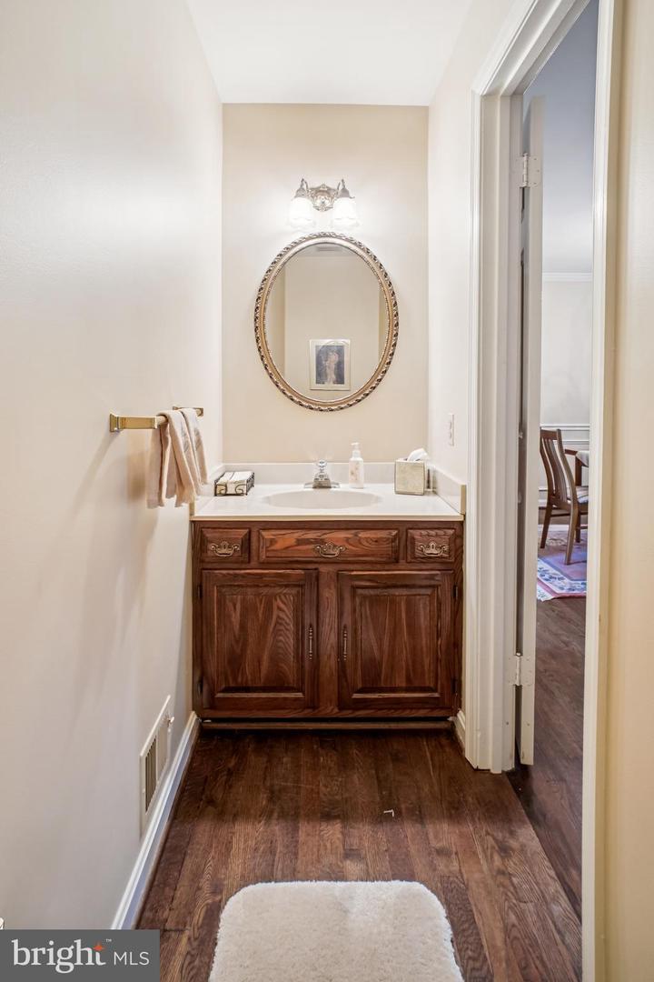 5936 MUNSON CT, FALLS CHURCH, Virginia 22041, 3 Bedrooms Bedrooms, ,3 BathroomsBathrooms,Residential,For sale,5936 MUNSON CT,VAFX2265252 MLS # VAFX2265252