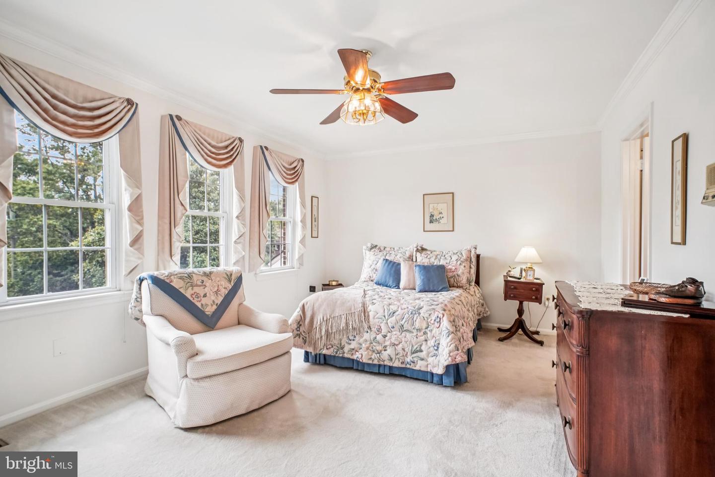 5936 MUNSON CT, FALLS CHURCH, Virginia 22041, 3 Bedrooms Bedrooms, ,3 BathroomsBathrooms,Residential,For sale,5936 MUNSON CT,VAFX2265252 MLS # VAFX2265252