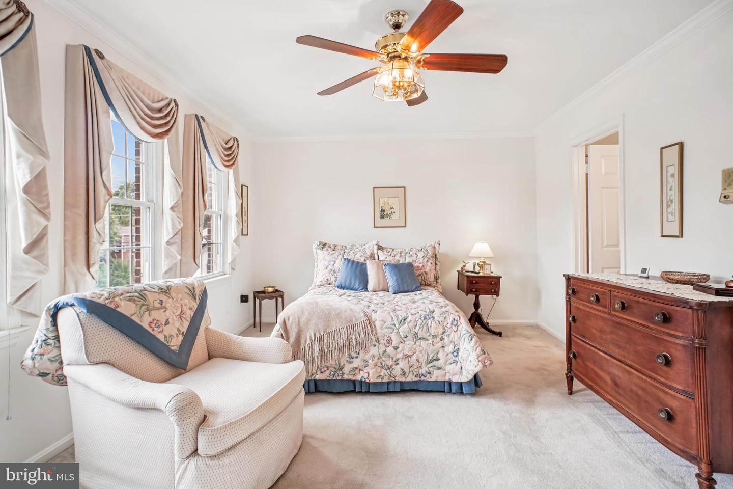 5936 MUNSON CT, FALLS CHURCH, Virginia 22041, 3 Bedrooms Bedrooms, ,3 BathroomsBathrooms,Residential,For sale,5936 MUNSON CT,VAFX2265252 MLS # VAFX2265252