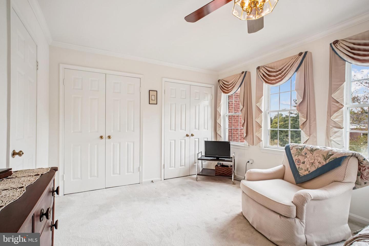 5936 MUNSON CT, FALLS CHURCH, Virginia 22041, 3 Bedrooms Bedrooms, ,3 BathroomsBathrooms,Residential,For sale,5936 MUNSON CT,VAFX2265252 MLS # VAFX2265252