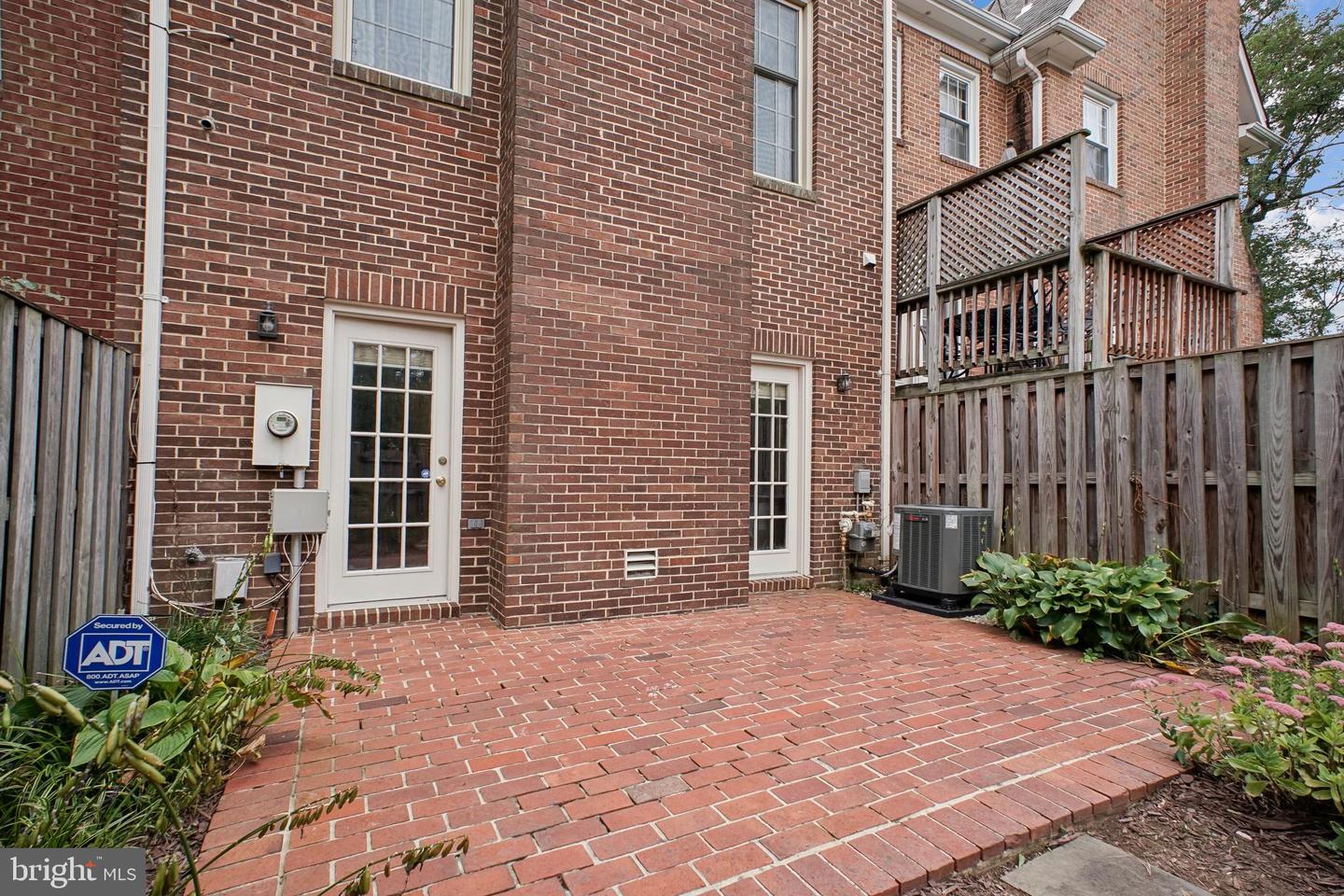 5936 MUNSON CT, FALLS CHURCH, Virginia 22041, 3 Bedrooms Bedrooms, ,3 BathroomsBathrooms,Residential,For sale,5936 MUNSON CT,VAFX2265252 MLS # VAFX2265252