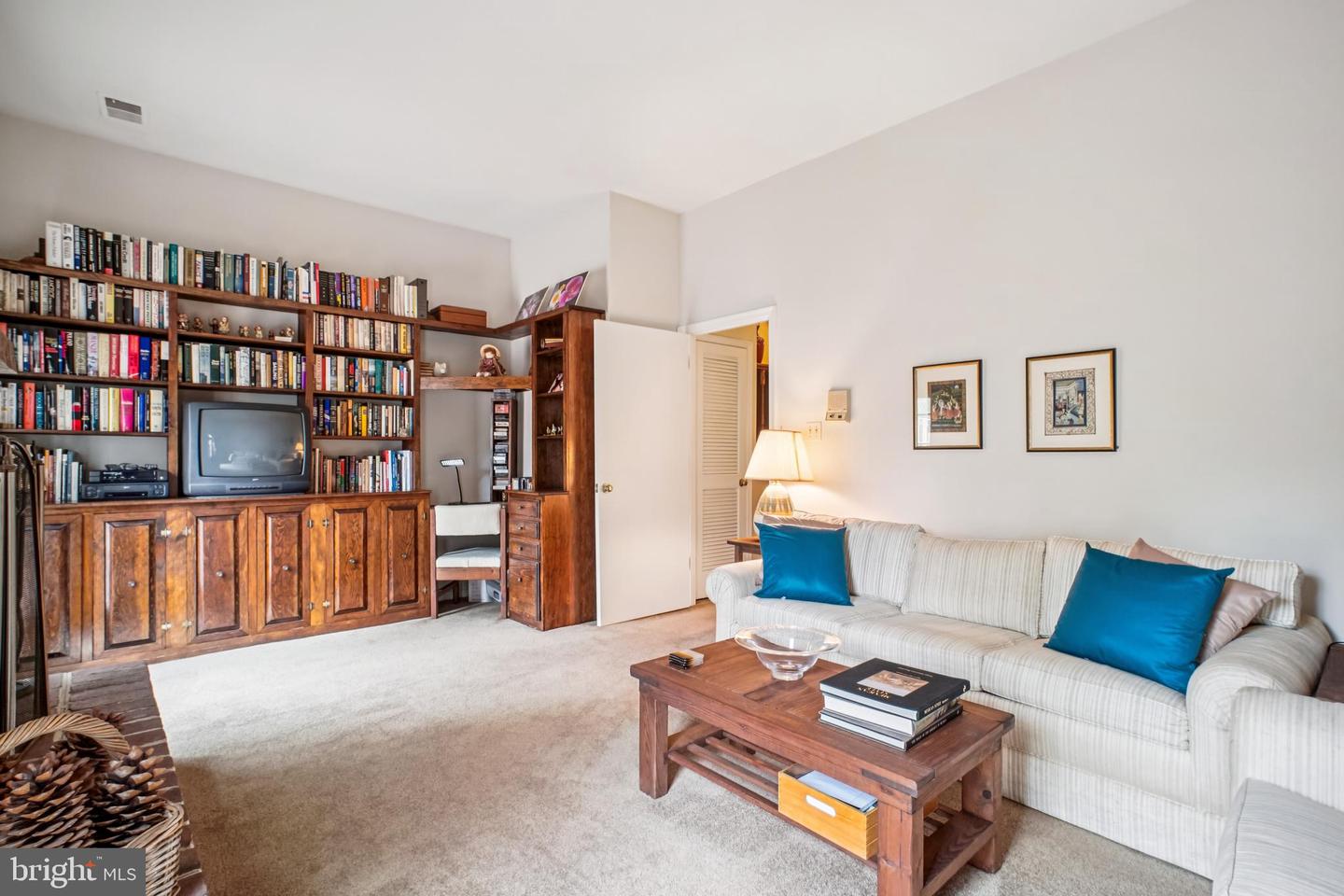 5936 MUNSON CT, FALLS CHURCH, Virginia 22041, 3 Bedrooms Bedrooms, ,3 BathroomsBathrooms,Residential,For sale,5936 MUNSON CT,VAFX2265252 MLS # VAFX2265252