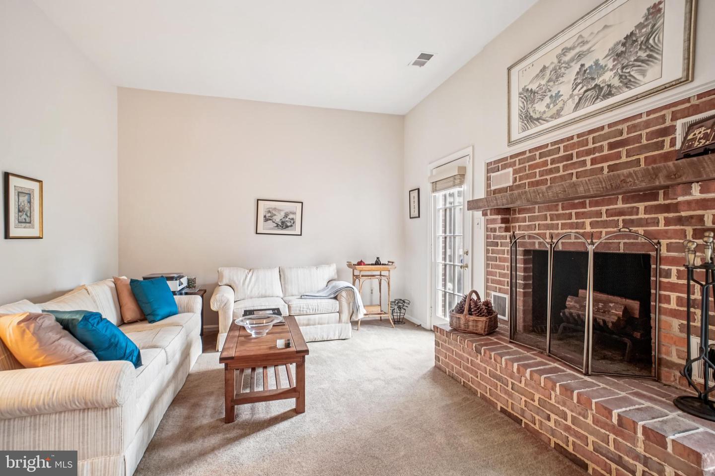 5936 MUNSON CT, FALLS CHURCH, Virginia 22041, 3 Bedrooms Bedrooms, ,3 BathroomsBathrooms,Residential,For sale,5936 MUNSON CT,VAFX2265252 MLS # VAFX2265252