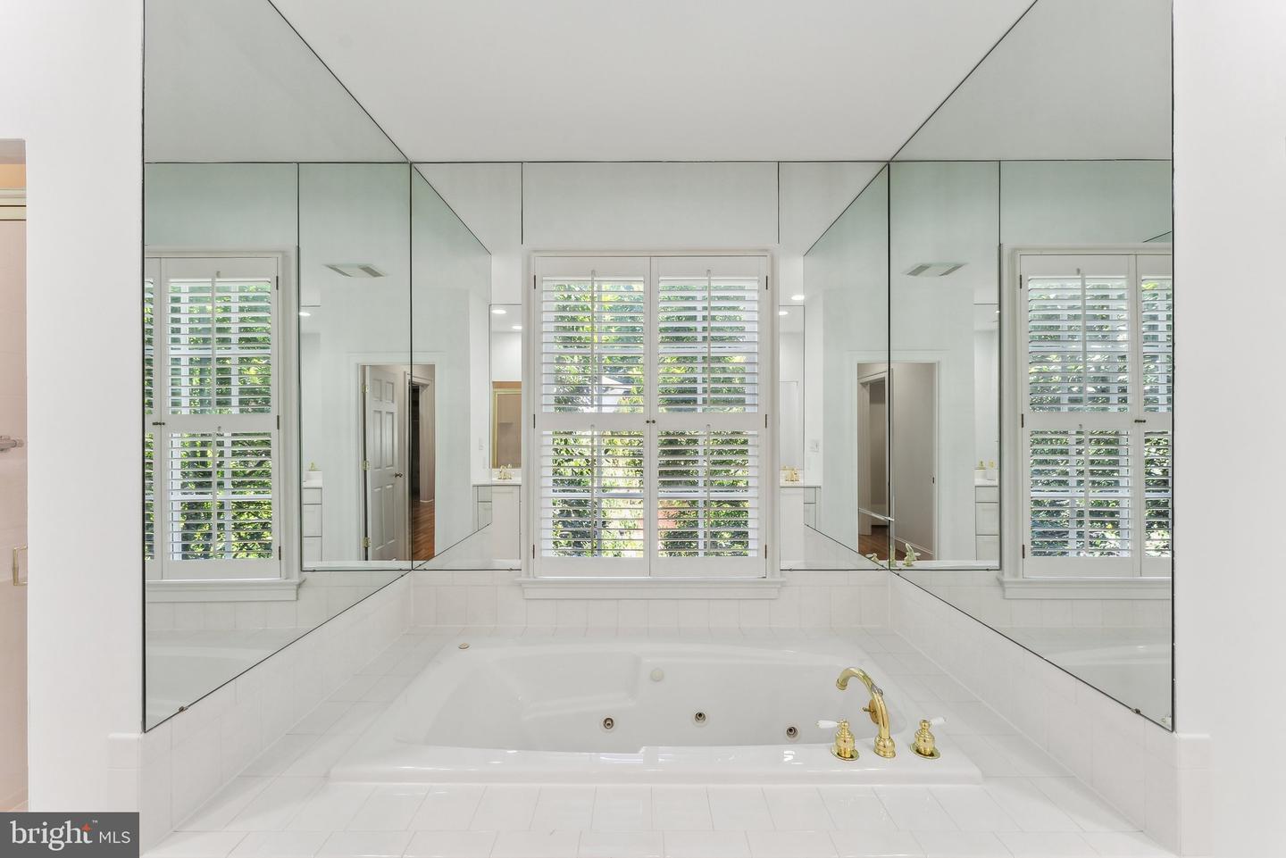 4819 KEMBLE PL NW, WASHINGTON, District Of Columbia 20007, 5 Bedrooms Bedrooms, ,4 BathroomsBathrooms,Residential,For sale,4819 KEMBLE PL NW,DCDC2206672 MLS # DCDC2206672