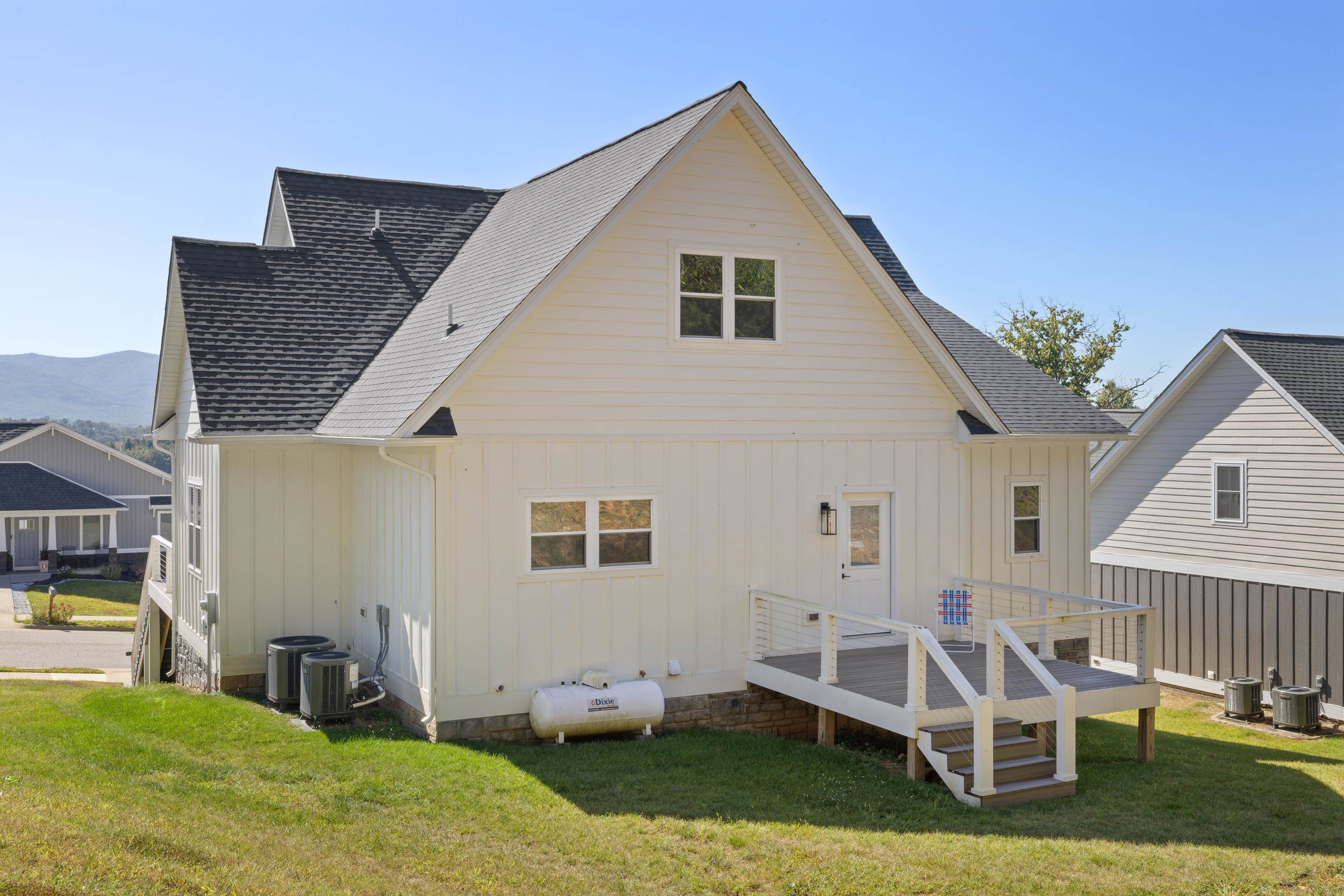 43 MCILWEE LN, STAUNTON, Virginia 24401, 4 Bedrooms Bedrooms, ,3 BathroomsBathrooms,Residential,43 MCILWEE LN,669245 MLS # 669245