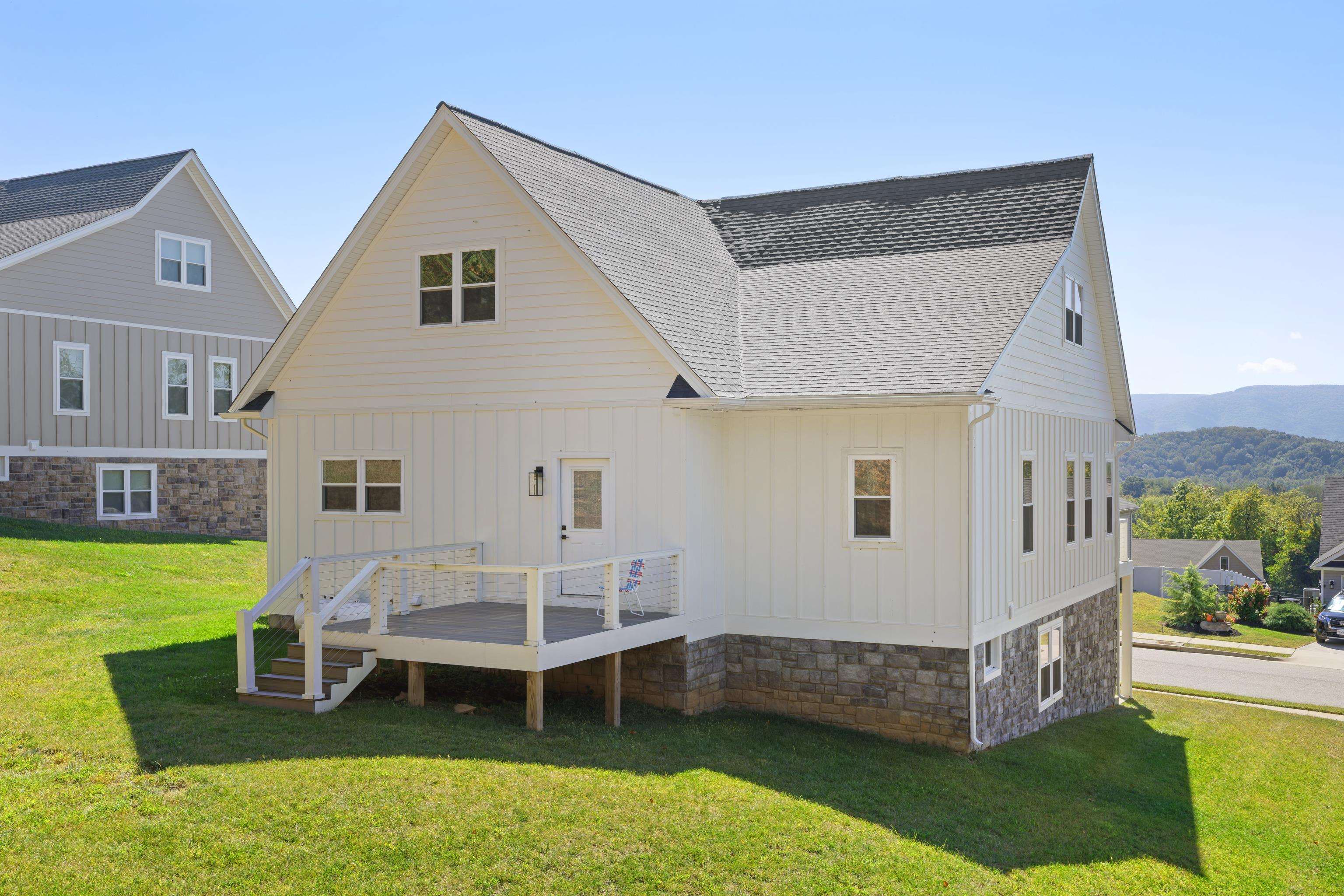 43 MCILWEE LN, STAUNTON, Virginia 24401, 4 Bedrooms Bedrooms, ,3 BathroomsBathrooms,Residential,43 MCILWEE LN,669245 MLS # 669245